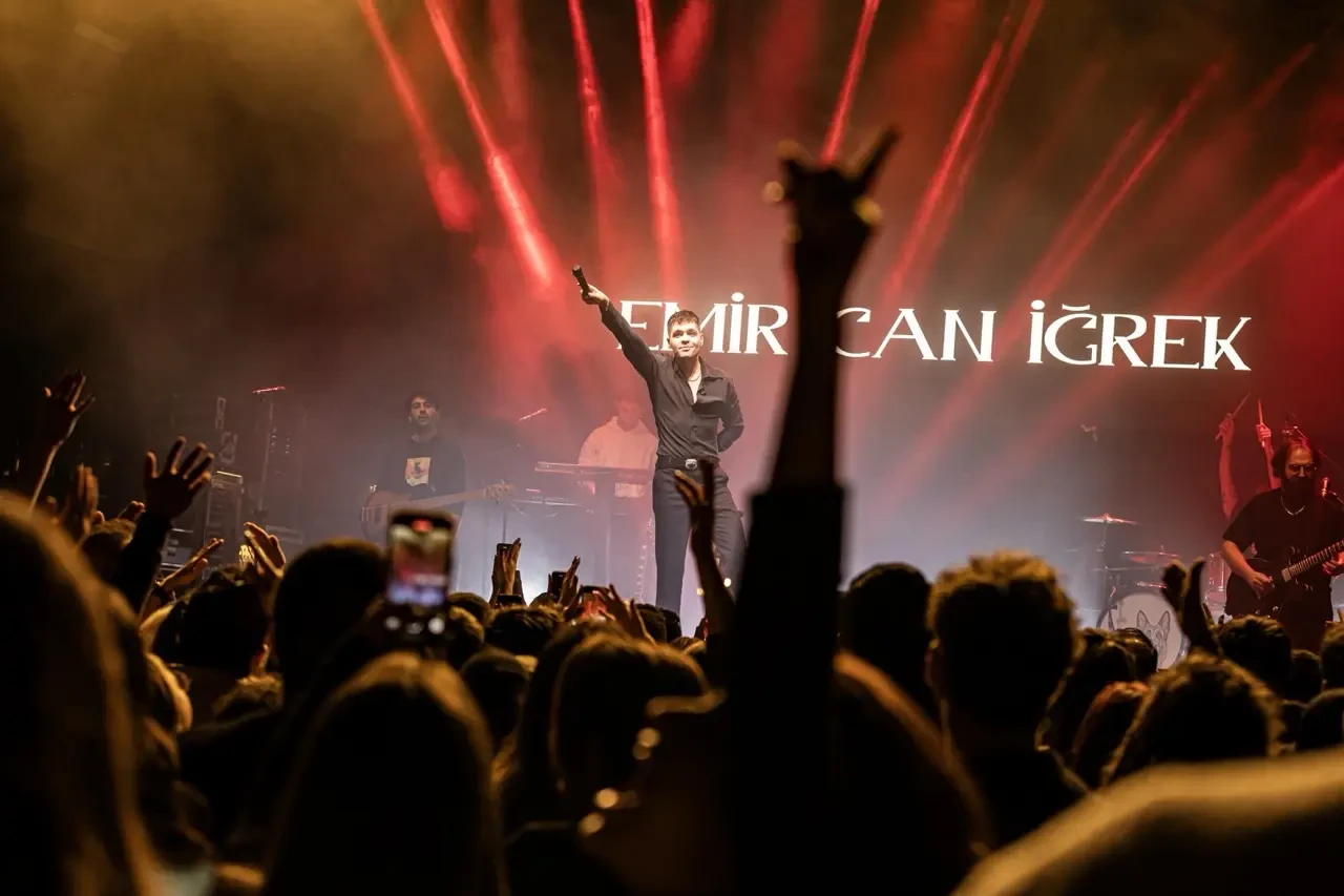 Emir Can İğrek İstanbul’da Jolly Joker Atakent’te Konser Verdi 8