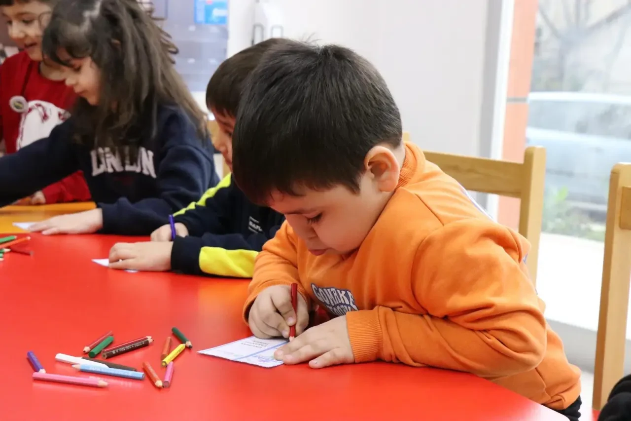 İZGİM Çocuk Kütüphanesi çocuklara kitap sevgisi aşılamaya devam ediyor 12