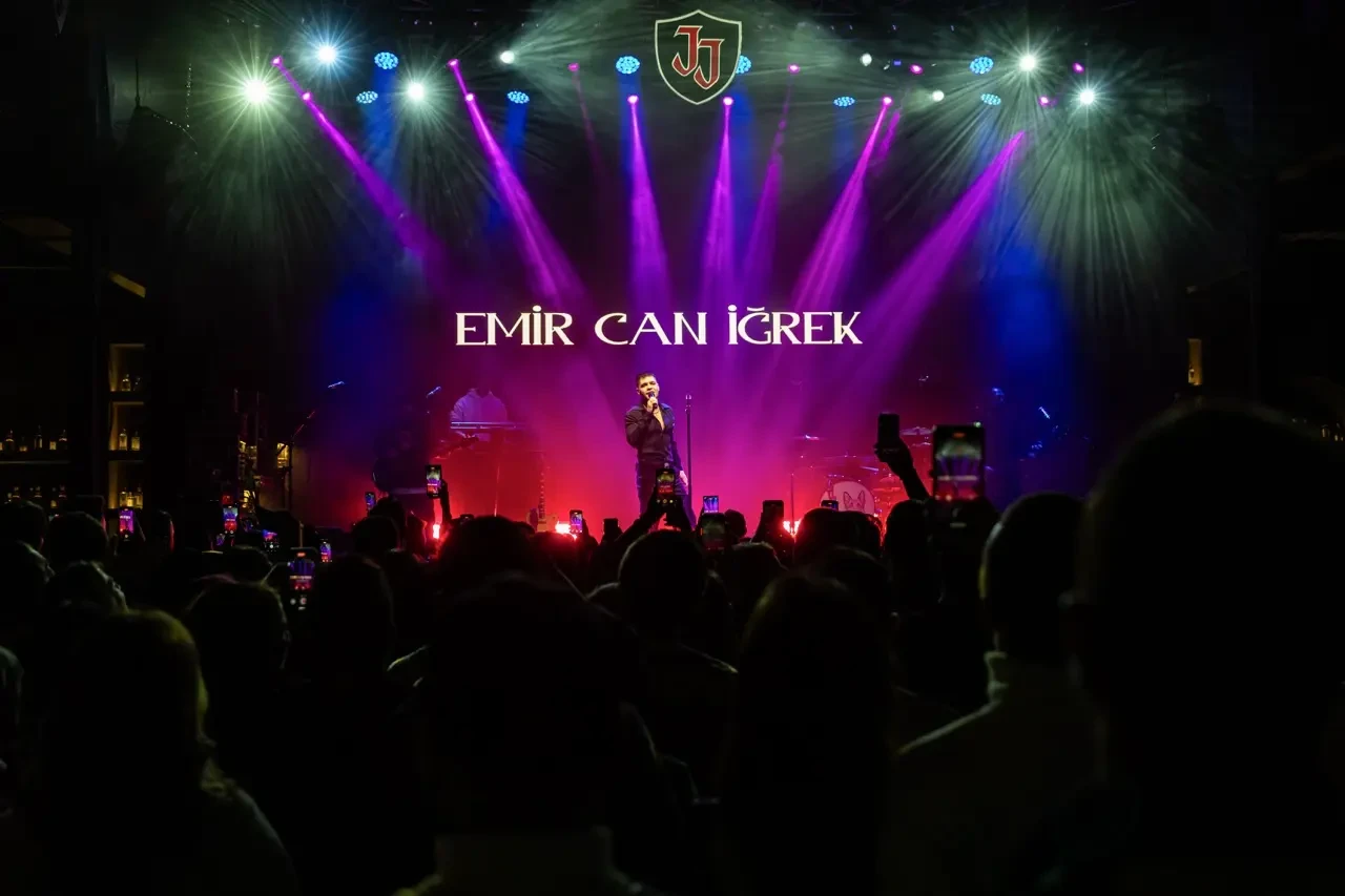 Emir Can İğrek İstanbul’da Jolly Joker Atakent’te Konser Verdi 5