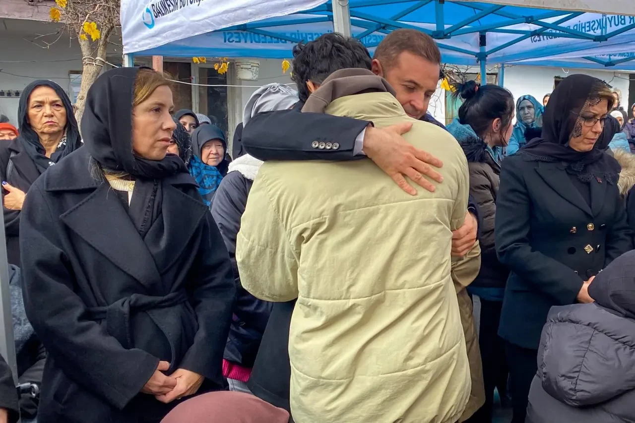 Mühimmat fabrikasında meydana gelen patlamada hayatını kaybeden işçiler, son yolculuğuna uğurlandı 1