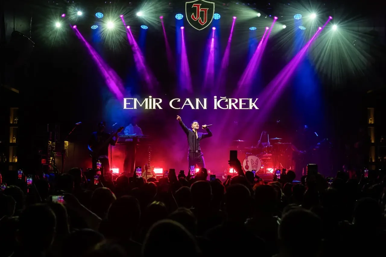 Emir Can İğrek İstanbul’da Jolly Joker Atakent’te Konser Verdi 4