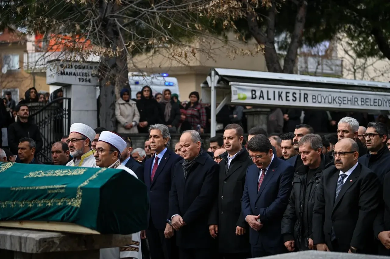 Mühimmat fabrikasında meydana gelen patlamada hayatını kaybeden işçiler, son yolculuğuna uğurlandı 10