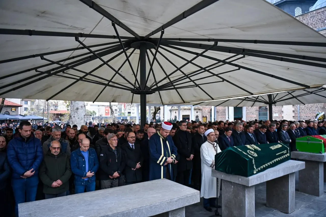 Mühimmat fabrikasında meydana gelen patlamada hayatını kaybeden işçiler, son yolculuğuna uğurlandı 5