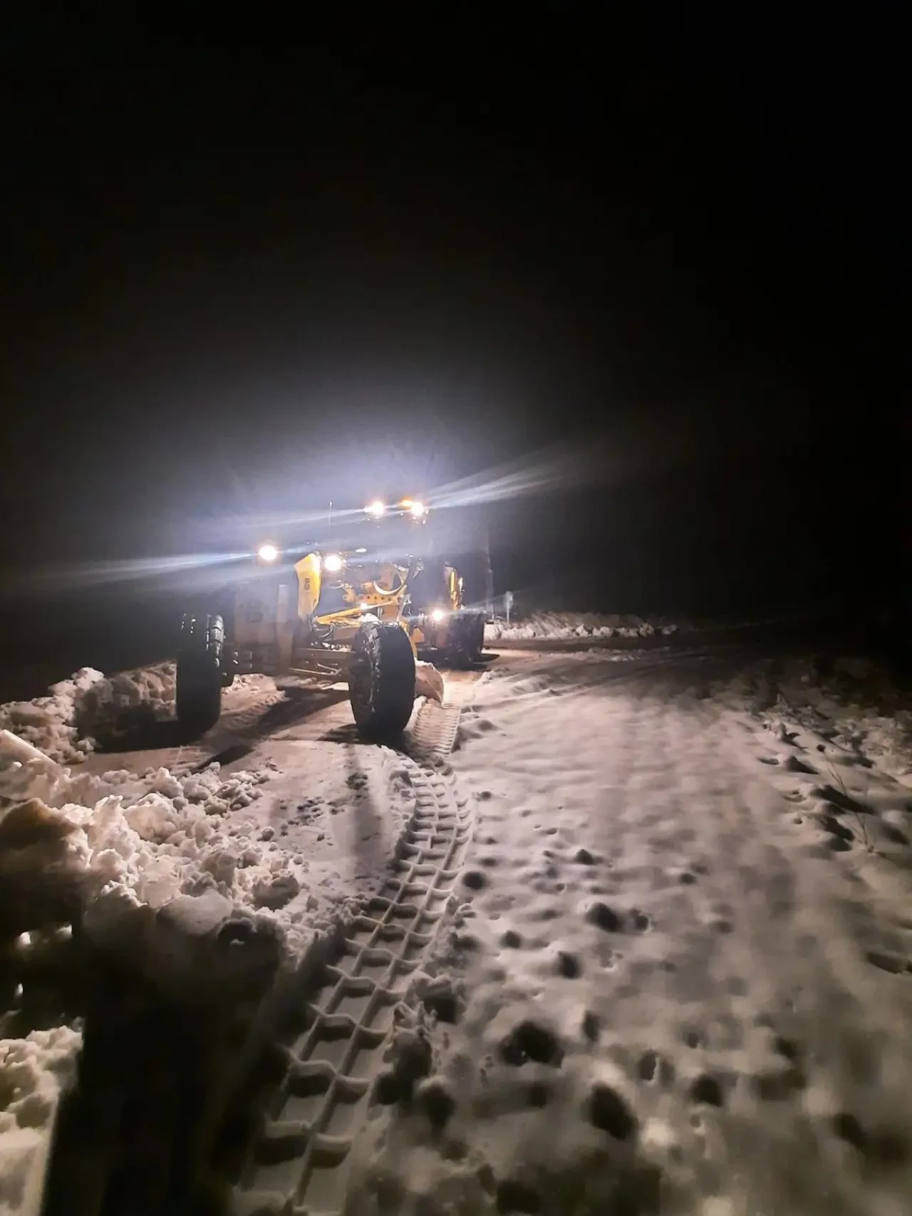 Balıkesir’de kar mesaisi. Yollar açık, ekipler teyakkuzda 8