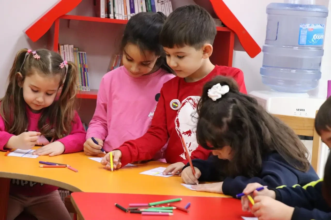 İZGİM Çocuk Kütüphanesi çocuklara kitap sevgisi aşılamaya devam ediyor 11