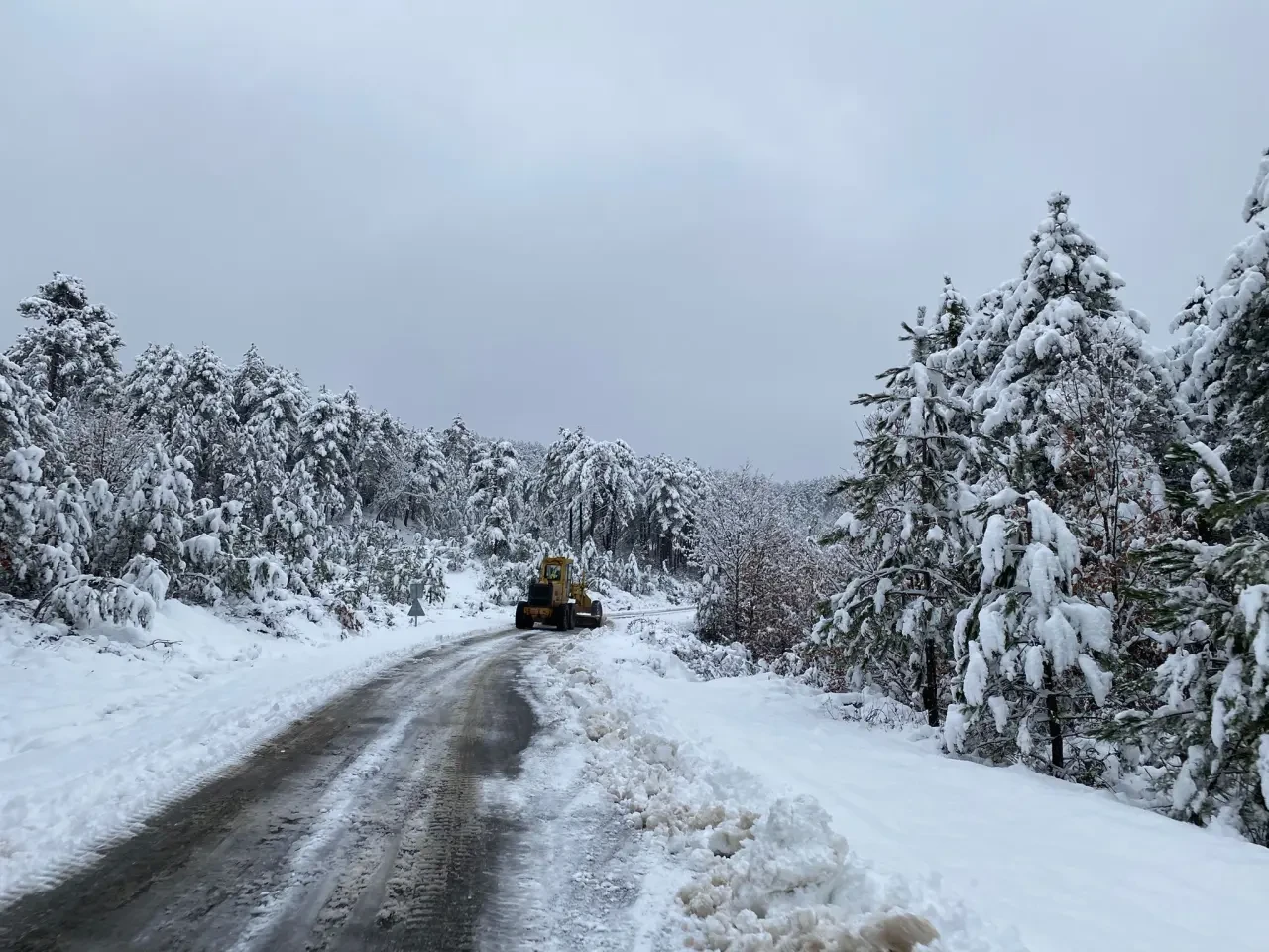 Balıkesir’de kar mesaisi. Yollar açık, ekipler teyakkuzda 6