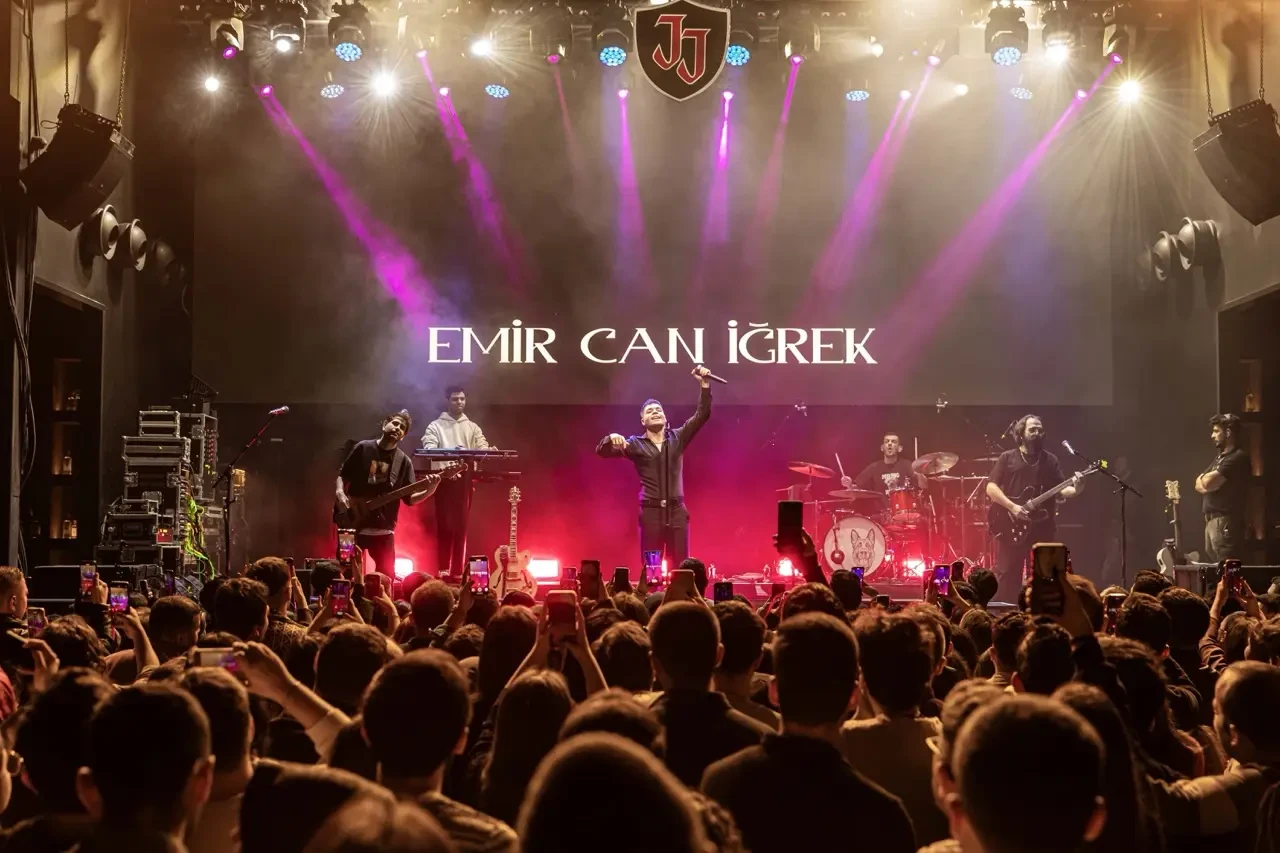 Emir Can İğrek İstanbul’da Jolly Joker Atakent’te Konser Verdi 3