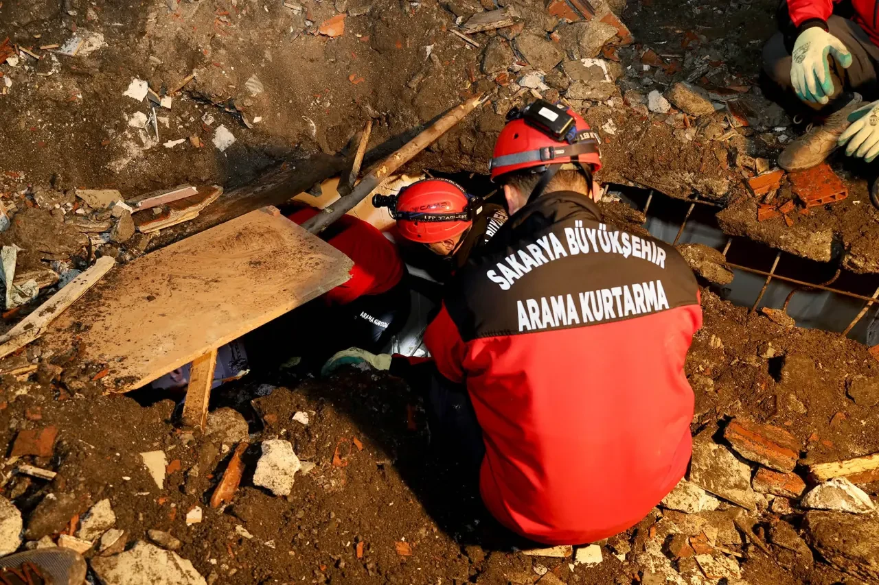 2024'te Kahraman İtfaiyecilerin Mücadelesi: 4 Bin 330 Yangına Anında Müdahale! 13