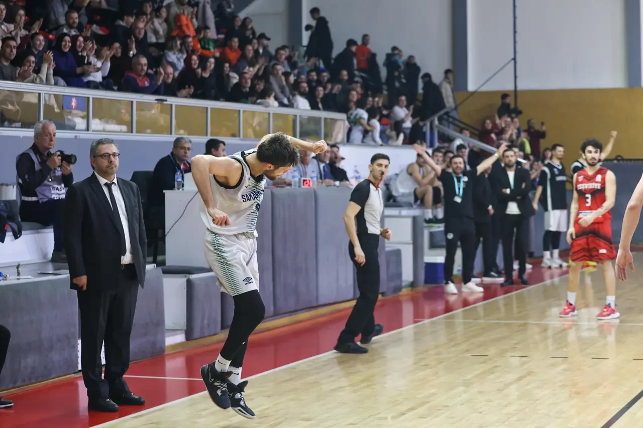 Sakarya Büyükşehir, Teşvikiye'yi 76-65 yenerek sezonun ikinci devresine galibiyetle başladı 12