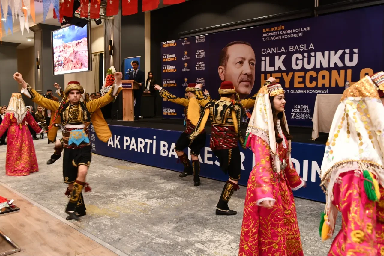 AK Parti Balıkesir İl Kadın Kolları Başkanı Münevver Gözhan oldu 9