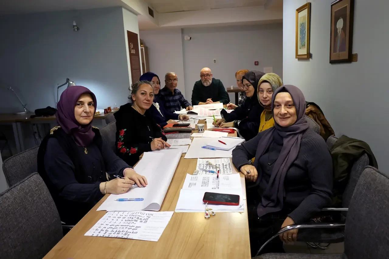 Sakarya'da Geleneksel Sanatlar İhtisas Merkezi'nde Küfi Sanatı Eğitimleriyle Sanatseverler Büyülendiler 3