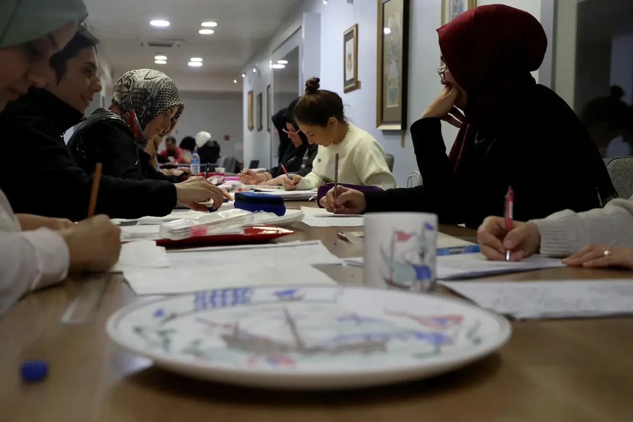 Sakarya'da Geleneksel Çini Sanatı Kursu Sanatseverleri Buluşturuyor 8