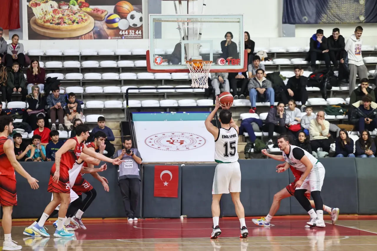 Sakarya Büyükşehir, Teşvikiye'yi 76-65 yenerek sezonun ikinci devresine galibiyetle başladı 10