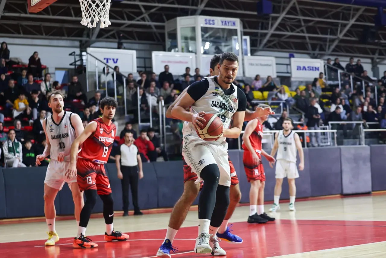 Sakarya Büyükşehir, Teşvikiye'yi 76-65 yenerek sezonun ikinci devresine galibiyetle başladı 4