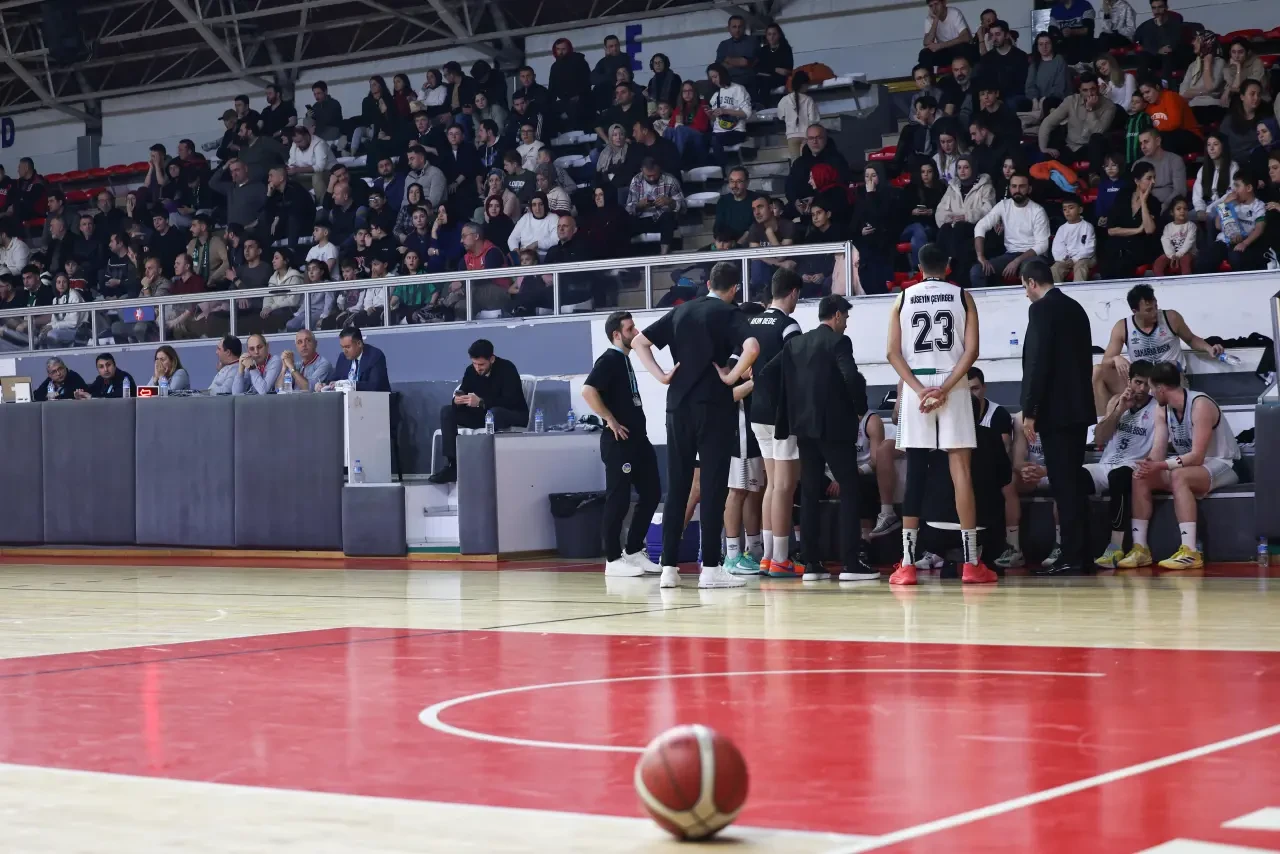 Sakarya Büyükşehir, Teşvikiye'yi 76-65 yenerek sezonun ikinci devresine galibiyetle başladı 11