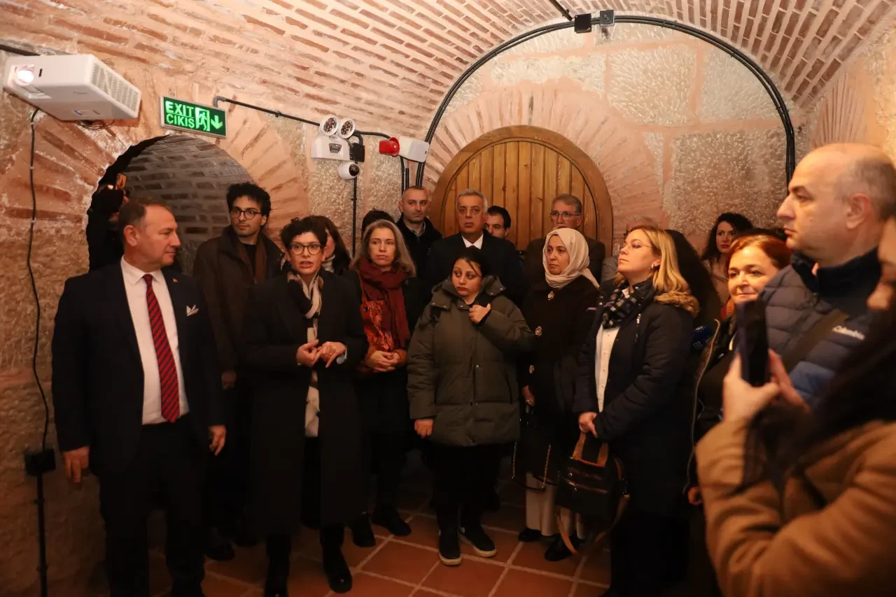 150 yıllık Bursa çizimleri, yapay zeka ile canlandırıldı 4