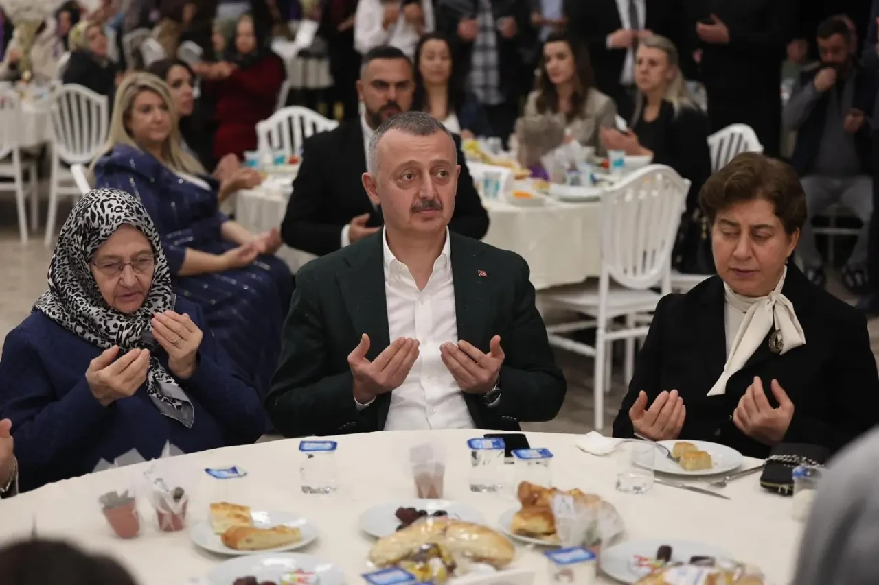 Başkan Büyükakın’dan kadınlara övgü dolu sözler 4