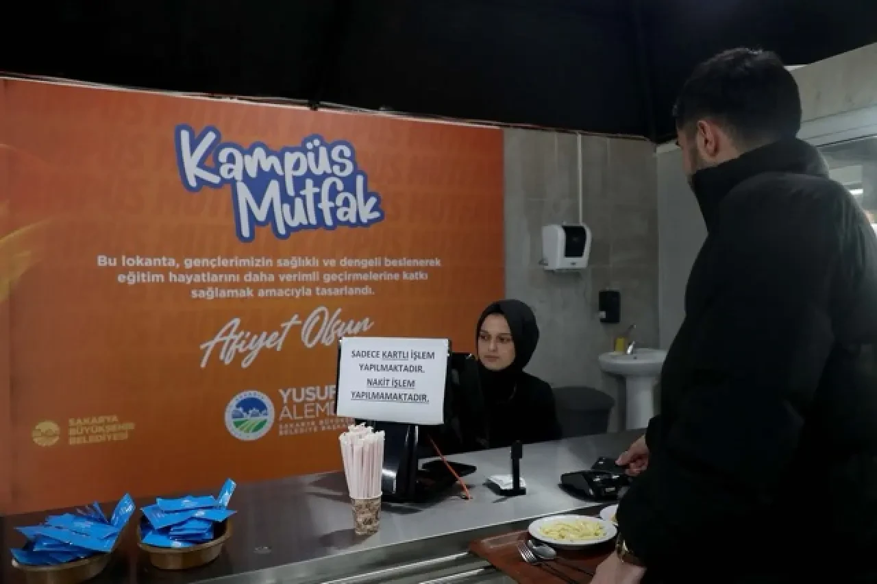 Öğrencilere özel fiyat tarifesiyle Kampüs Mutfak gençlerin ilgi odağı oldu 11
