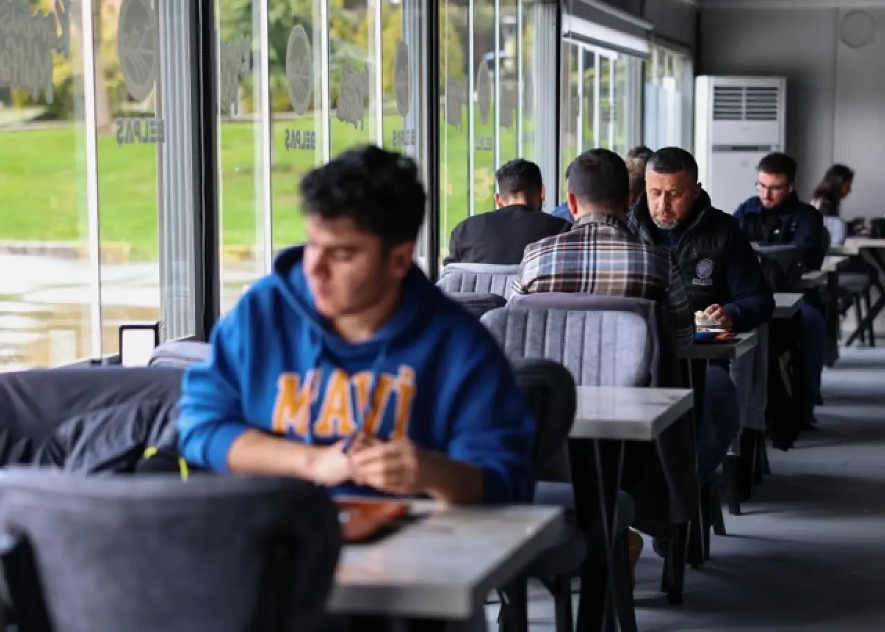Öğrencilere özel fiyat tarifesiyle Kampüs Mutfak gençlerin ilgi odağı oldu 4