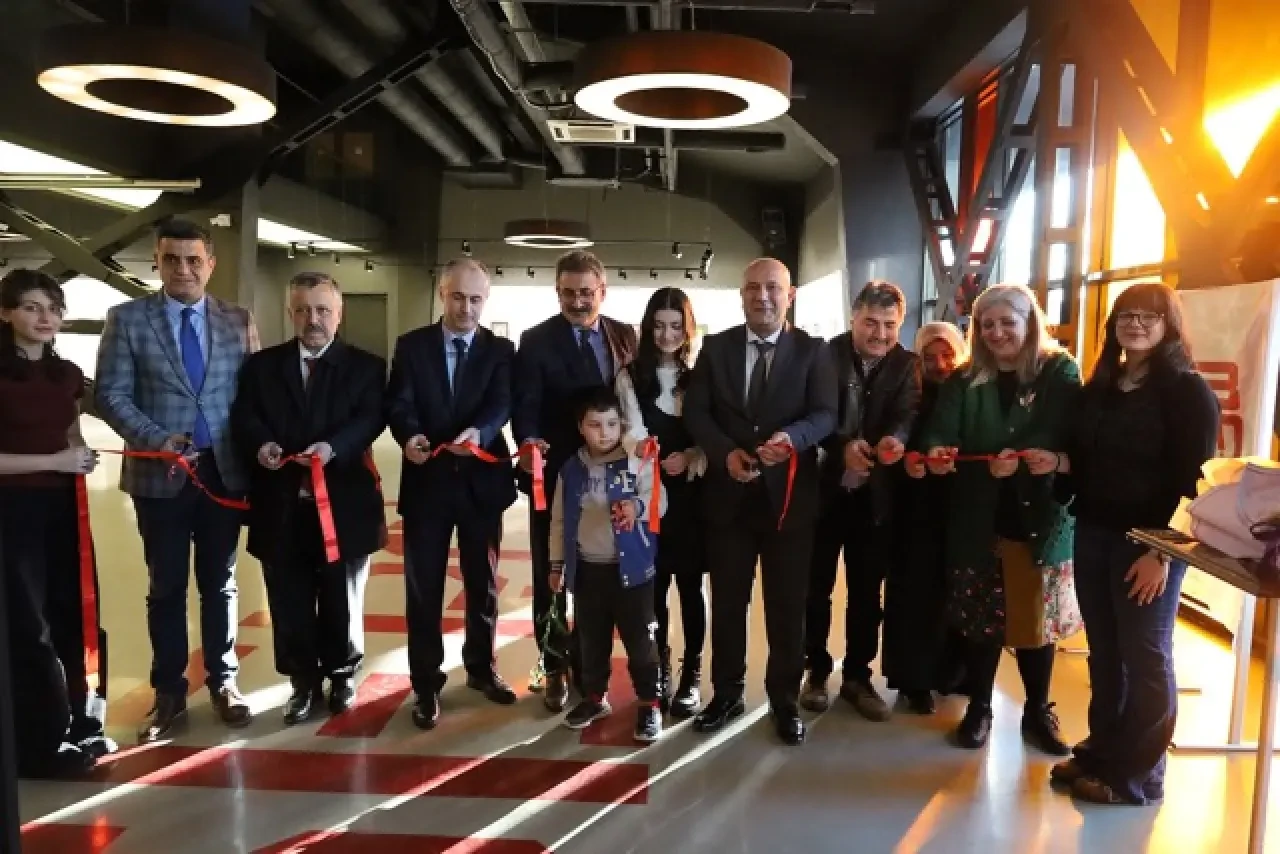 Seher Yalkın’ın “Yöremin İnsanları” sergisi Ofis Sanat Merkezi’nde kapılarını açtı 5