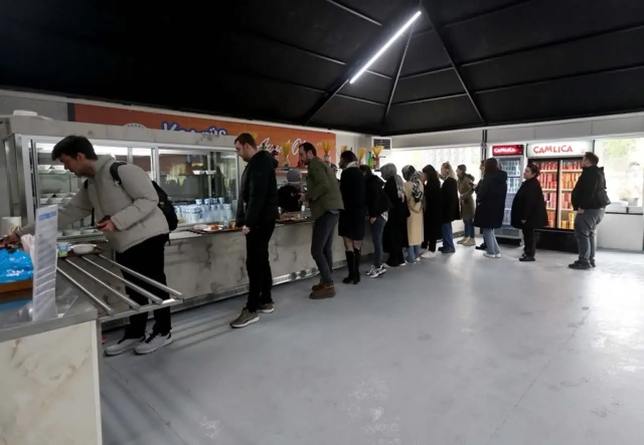 Öğrencilere özel fiyat tarifesiyle Kampüs Mutfak gençlerin ilgi odağı oldu 9