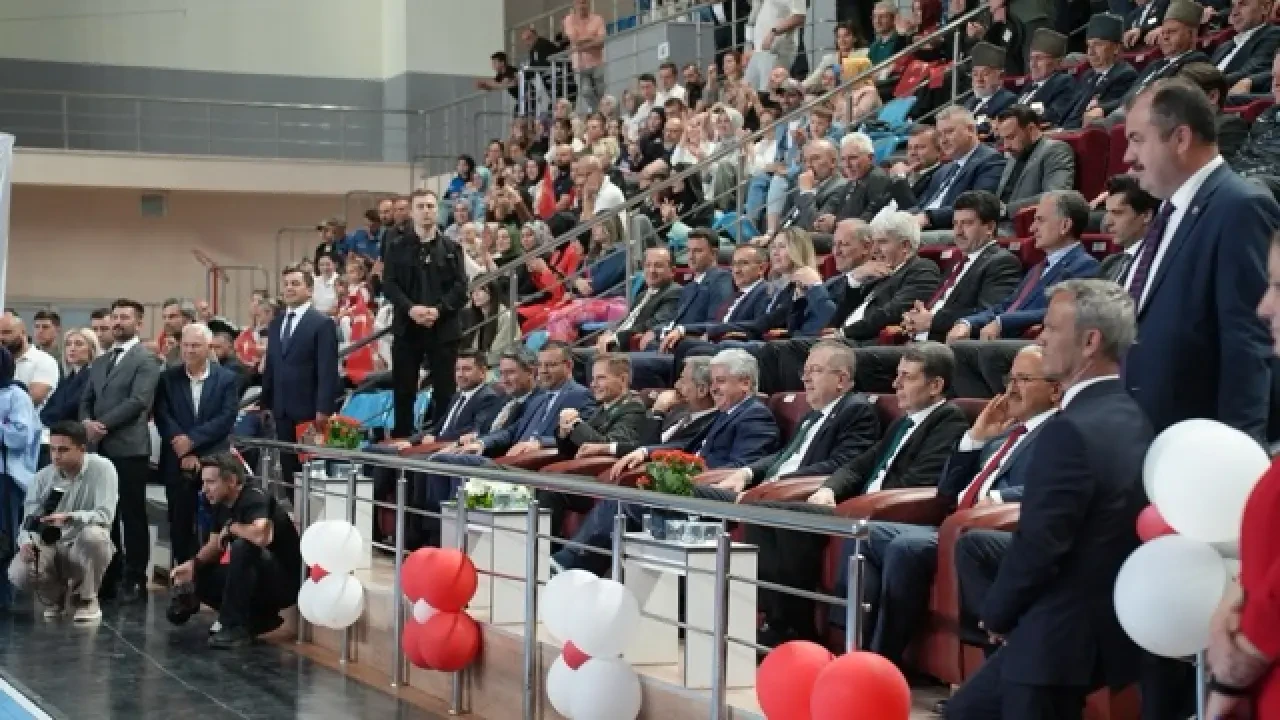 Sakarya'da 19 Mayıs Coşkusu: Gençlik ve Birlik Ruhu Zirvede 16