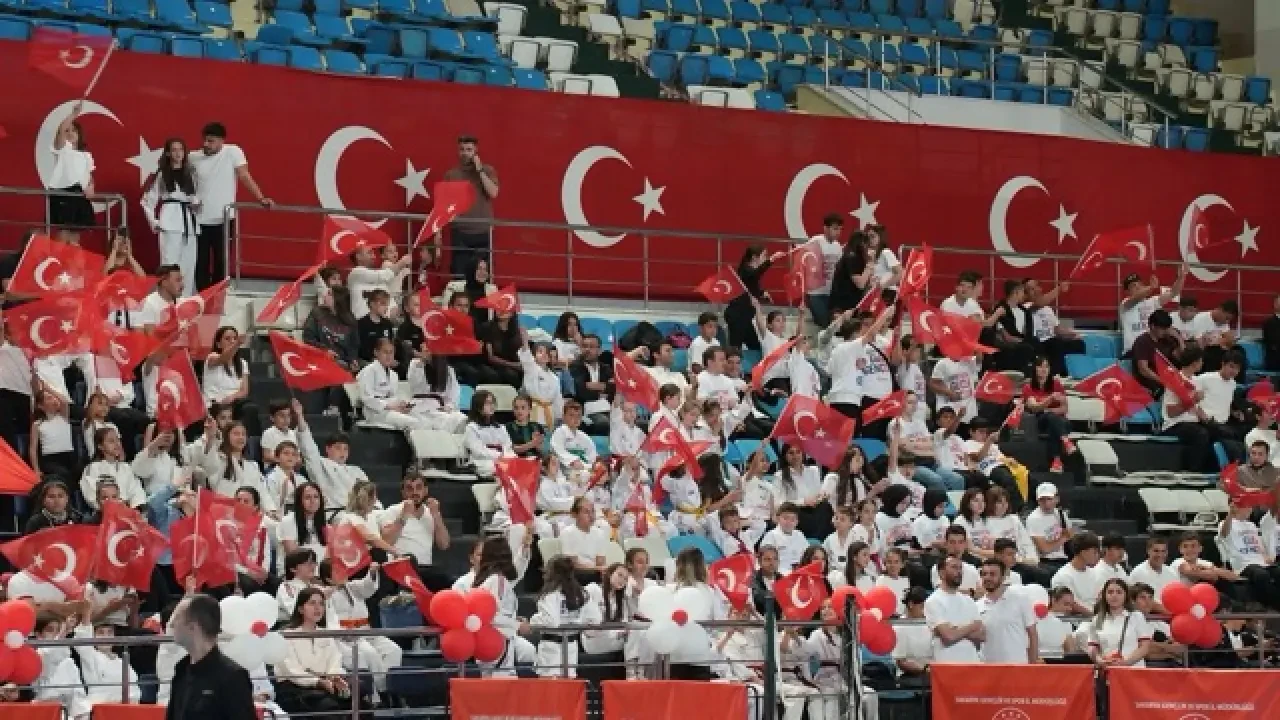 Sakarya'da 19 Mayıs Coşkusu: Gençlik ve Birlik Ruhu Zirvede 11