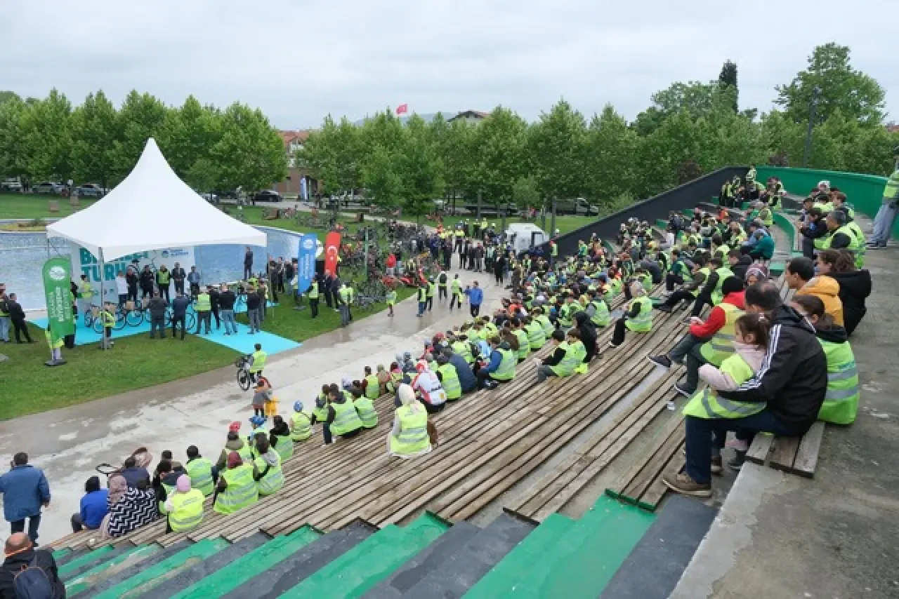Trafik Haftası'nda Yüzlerce Sakaryalı Pedal Çevirdi 2