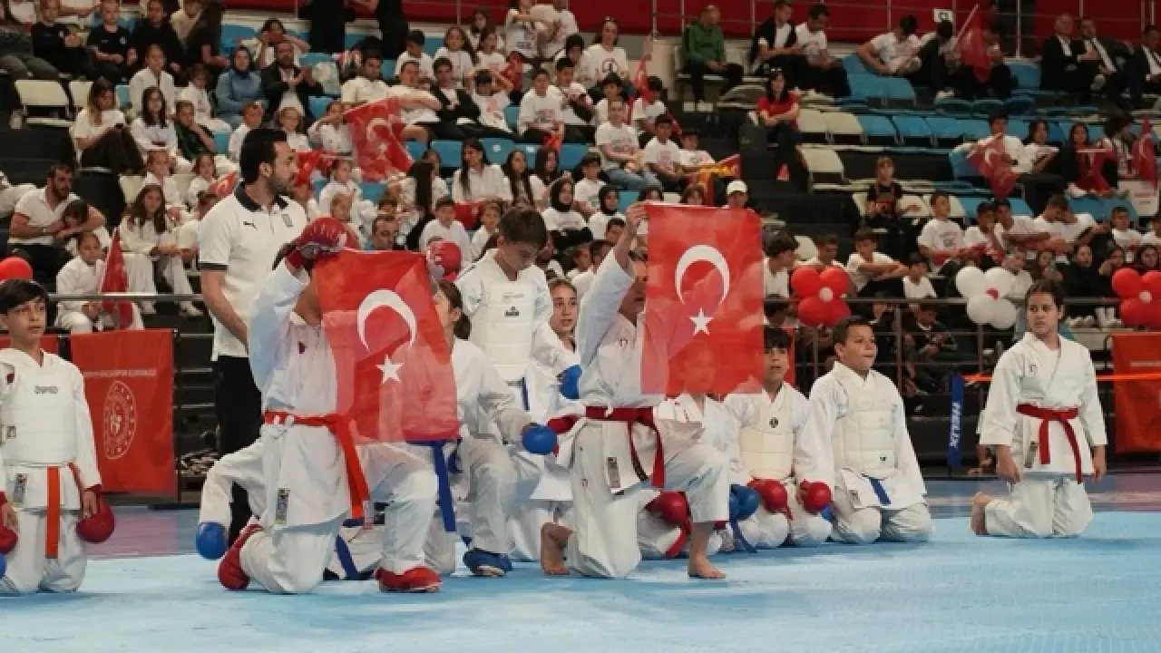 Sakarya'da 19 Mayıs Coşkusu: Gençlik ve Birlik Ruhu Zirvede 8