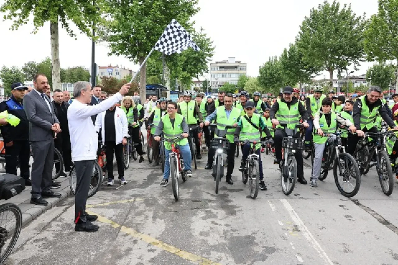 Trafik Haftası'nda Yüzlerce Sakaryalı Pedal Çevirdi 11