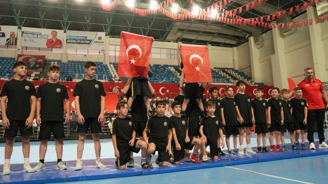 Sakarya'da 19 Mayıs Coşkusu: Gençlik ve Birlik Ruhu Zirvede 15