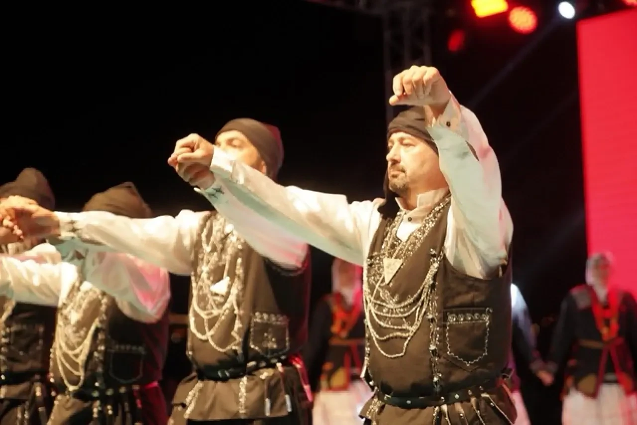 Deniz, Kum, Güneş ve Halk Oyunlarıyla Dolu Unutulmaz Bir Gece! 2