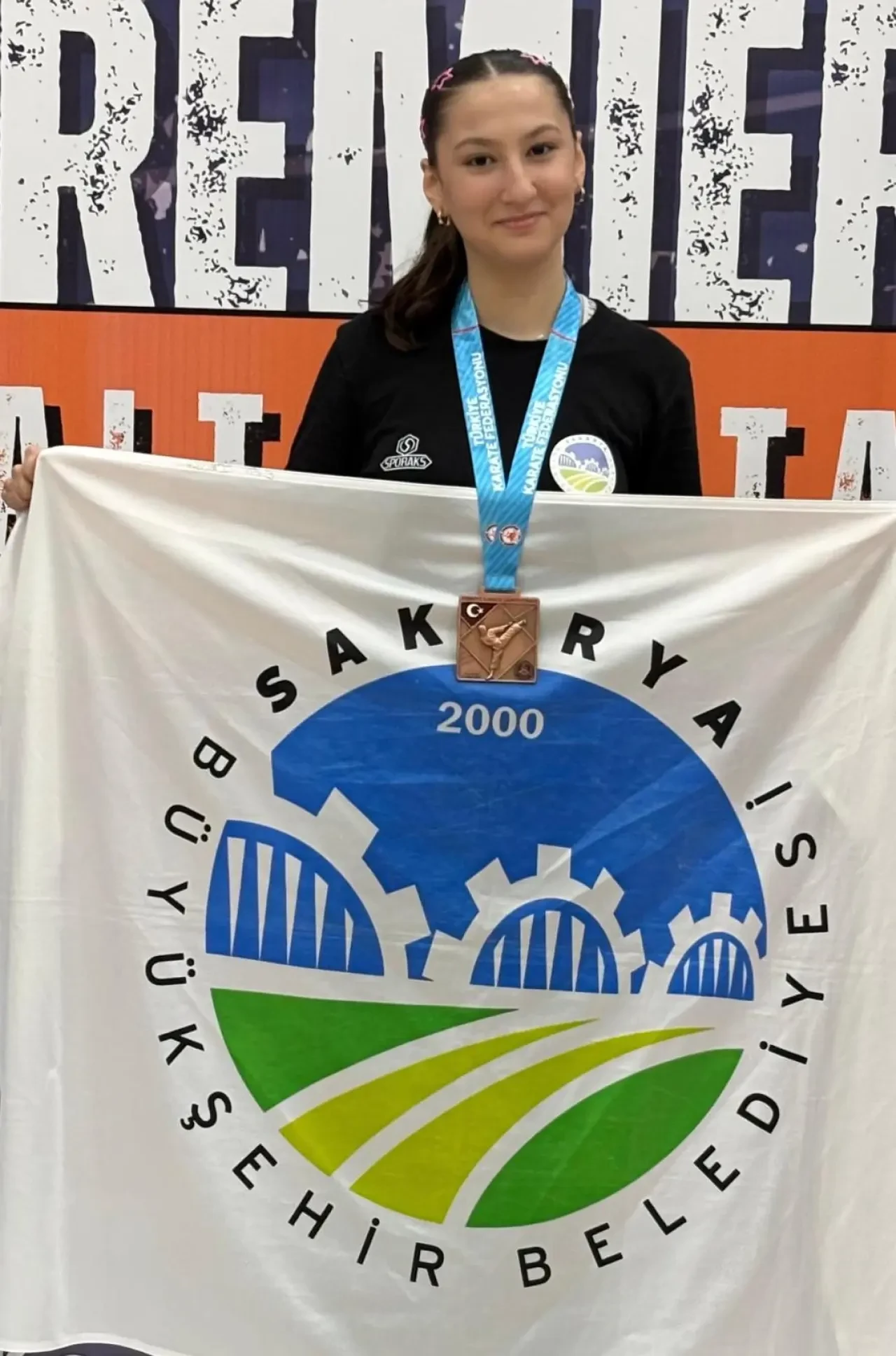 Sakarya Büyükşehirli sporculardan karate, güreş ve kano branşlarında büyük başarı 8