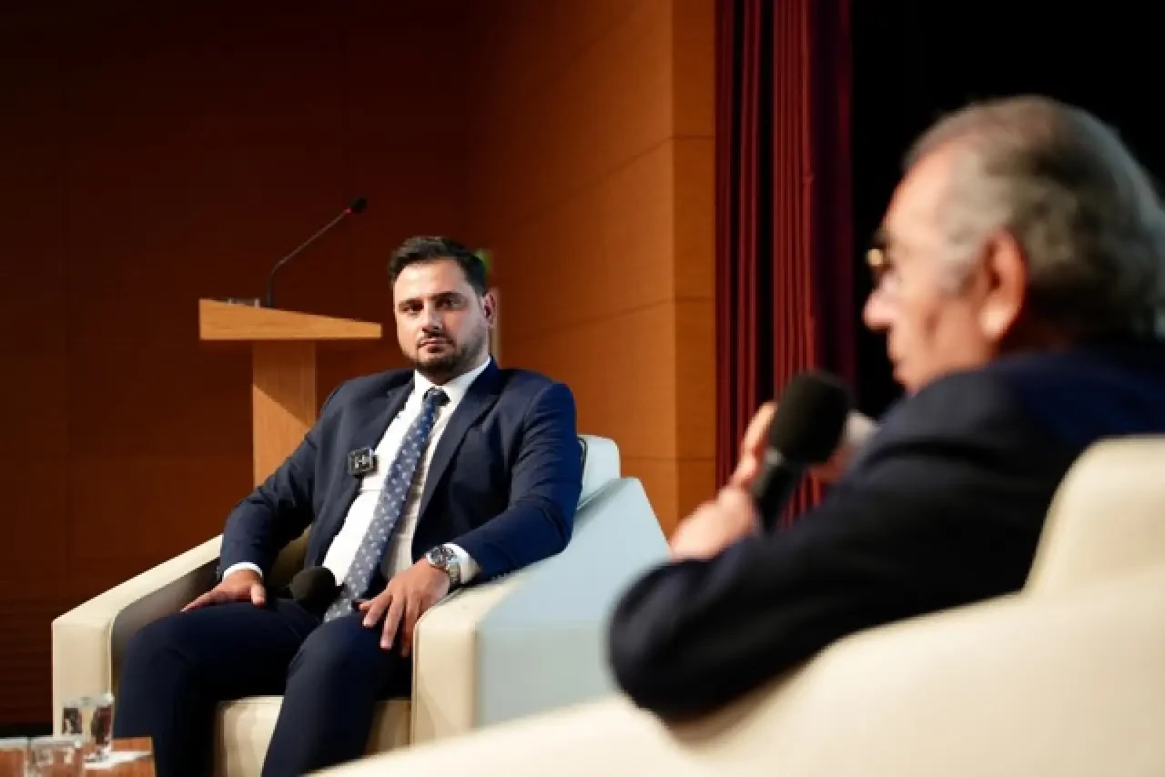 Yapay Zeka Çağında Ruh Sağlığımızı Korumak: Prof. Dr. Nevzat Tarhan’dan Çarpıcı Uyarılar 4