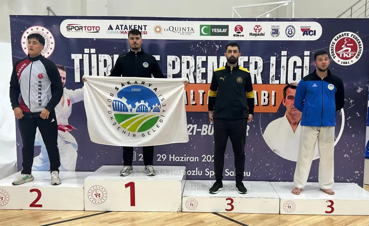 Sakarya Büyükşehirli sporculardan karate, güreş ve kano branşlarında büyük başarı 14
