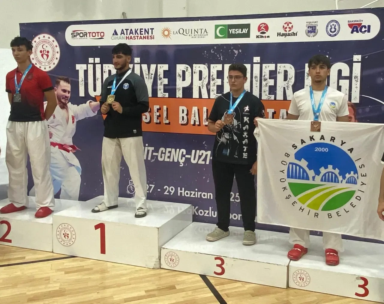 Sakarya Büyükşehirli sporculardan karate, güreş ve kano branşlarında büyük başarı 5