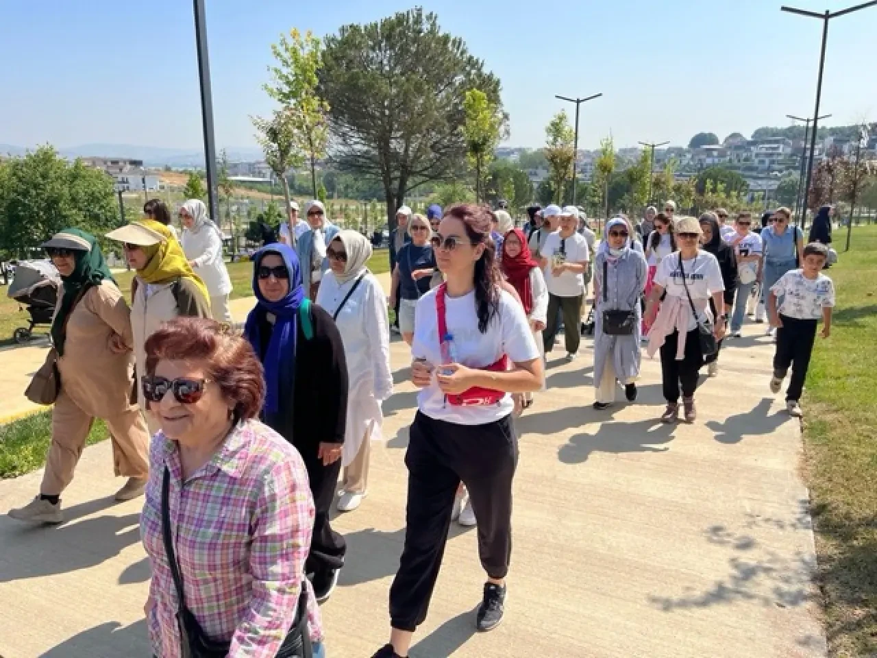 Kadınlar sağlıklı yaşam için yürüdü 1