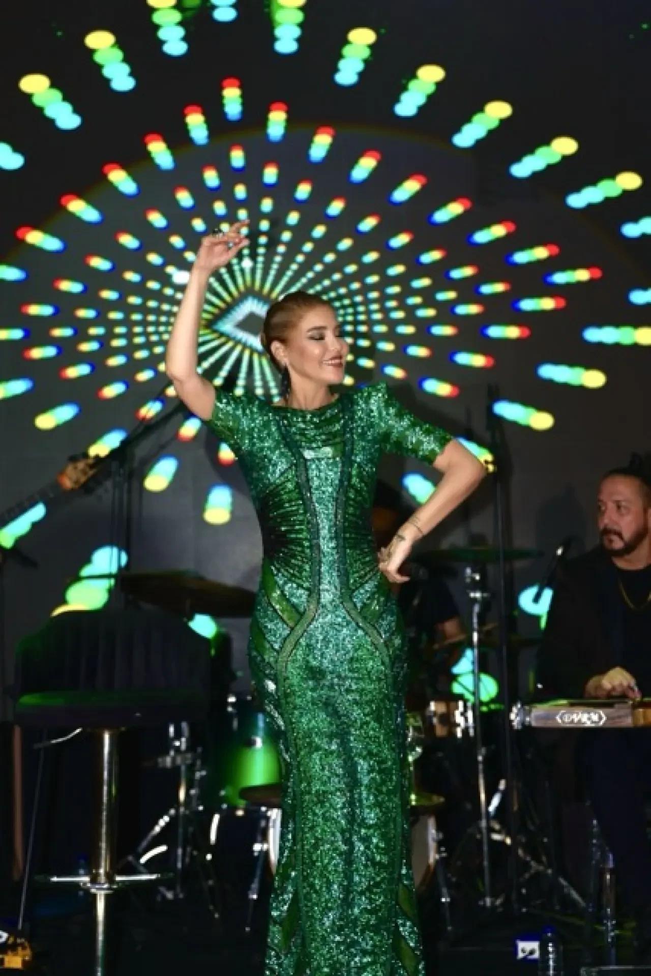 Gülben Ergen Bursa'da Sahne Aldı, Gecenin Yıldızı Oldu - DARK Haber Ajansı 7
