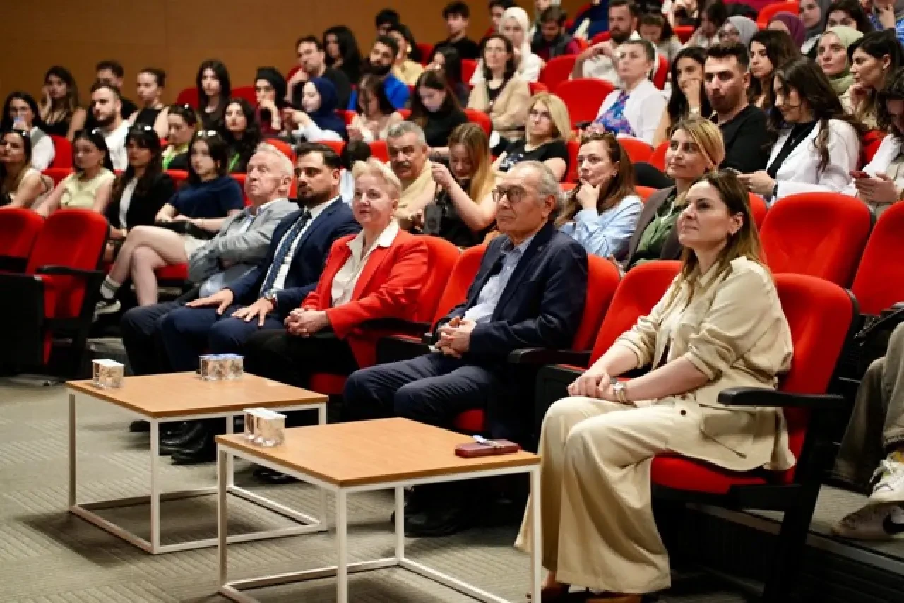 Yapay Zeka Çağında Ruh Sağlığımızı Korumak: Prof. Dr. Nevzat Tarhan’dan Çarpıcı Uyarılar 3