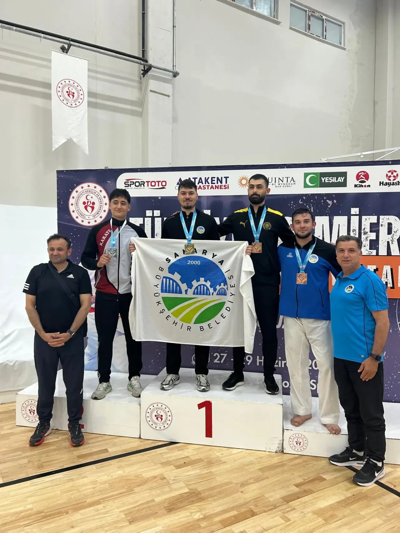 Sakarya Büyükşehirli sporculardan karate, güreş ve kano branşlarında büyük başarı 10