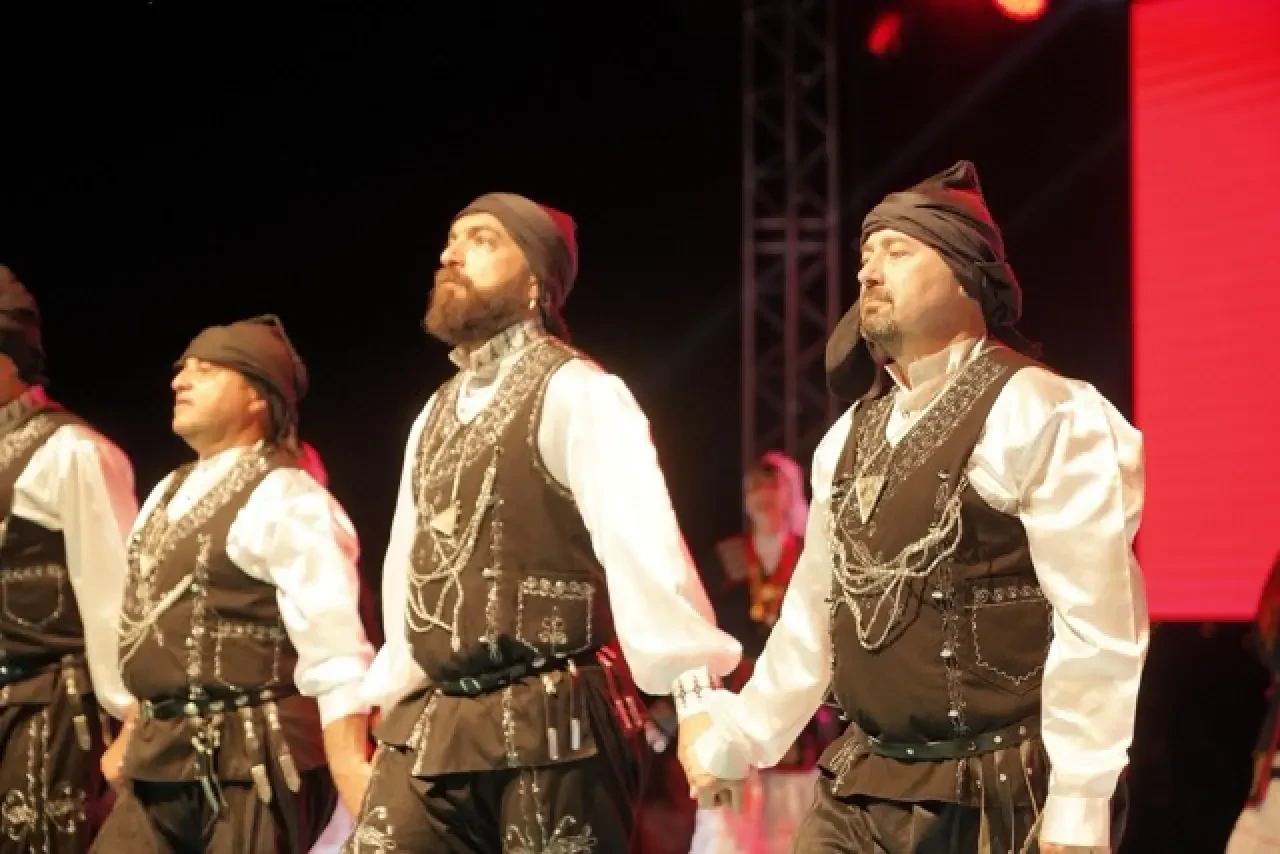 Deniz, Kum, Güneş ve Halk Oyunlarıyla Dolu Unutulmaz Bir Gece! 11
