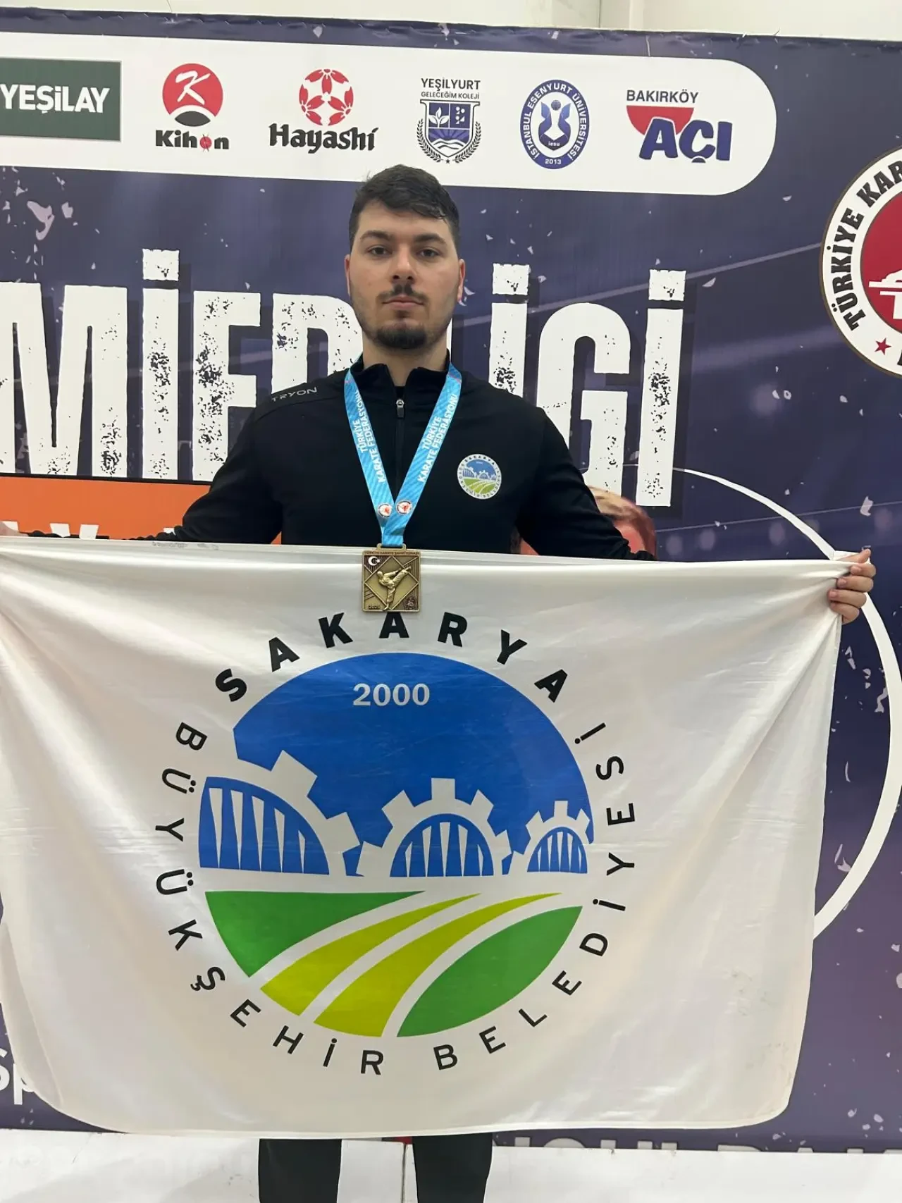 Sakarya Büyükşehirli sporculardan karate, güreş ve kano branşlarında büyük başarı 12