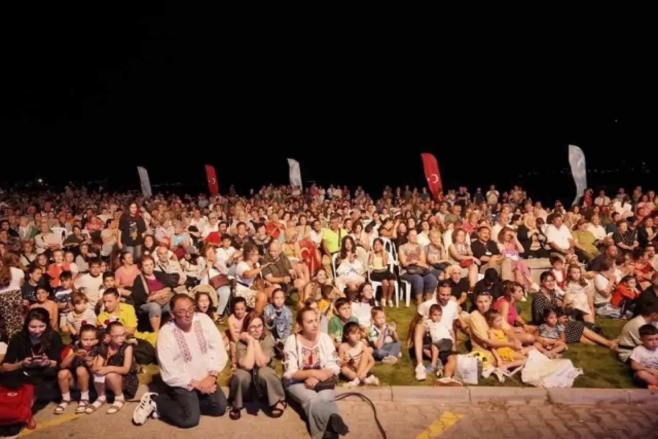 Deniz, Kum, Güneş ve Halk Oyunlarıyla Dolu Unutulmaz Bir Gece! 6