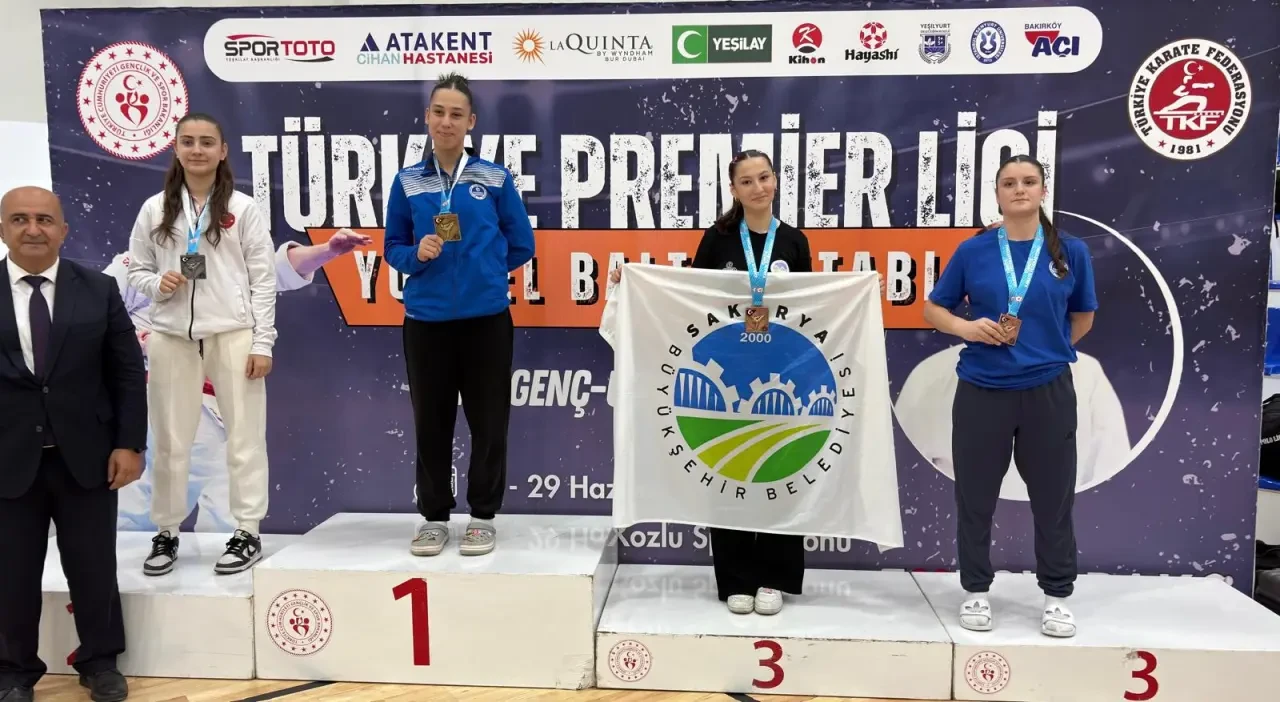 Sakarya Büyükşehirli sporculardan karate, güreş ve kano branşlarında büyük başarı 4