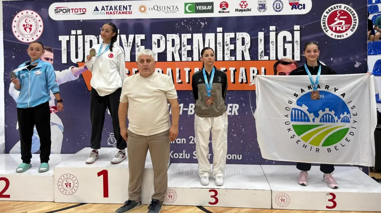 Sakarya Büyükşehirli sporculardan karate, güreş ve kano branşlarında büyük başarı 7
