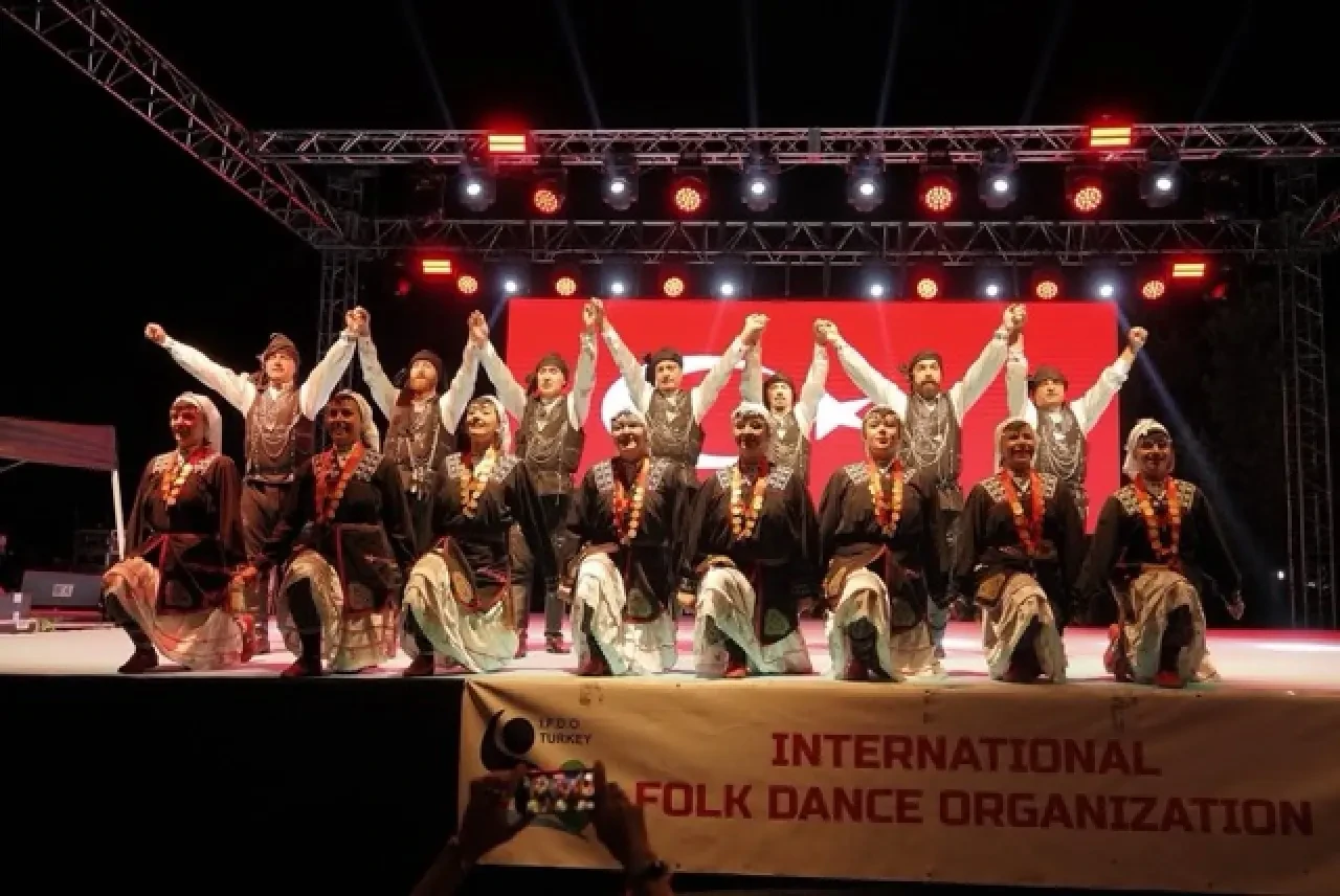 Deniz, Kum, Güneş ve Halk Oyunlarıyla Dolu Unutulmaz Bir Gece! 5