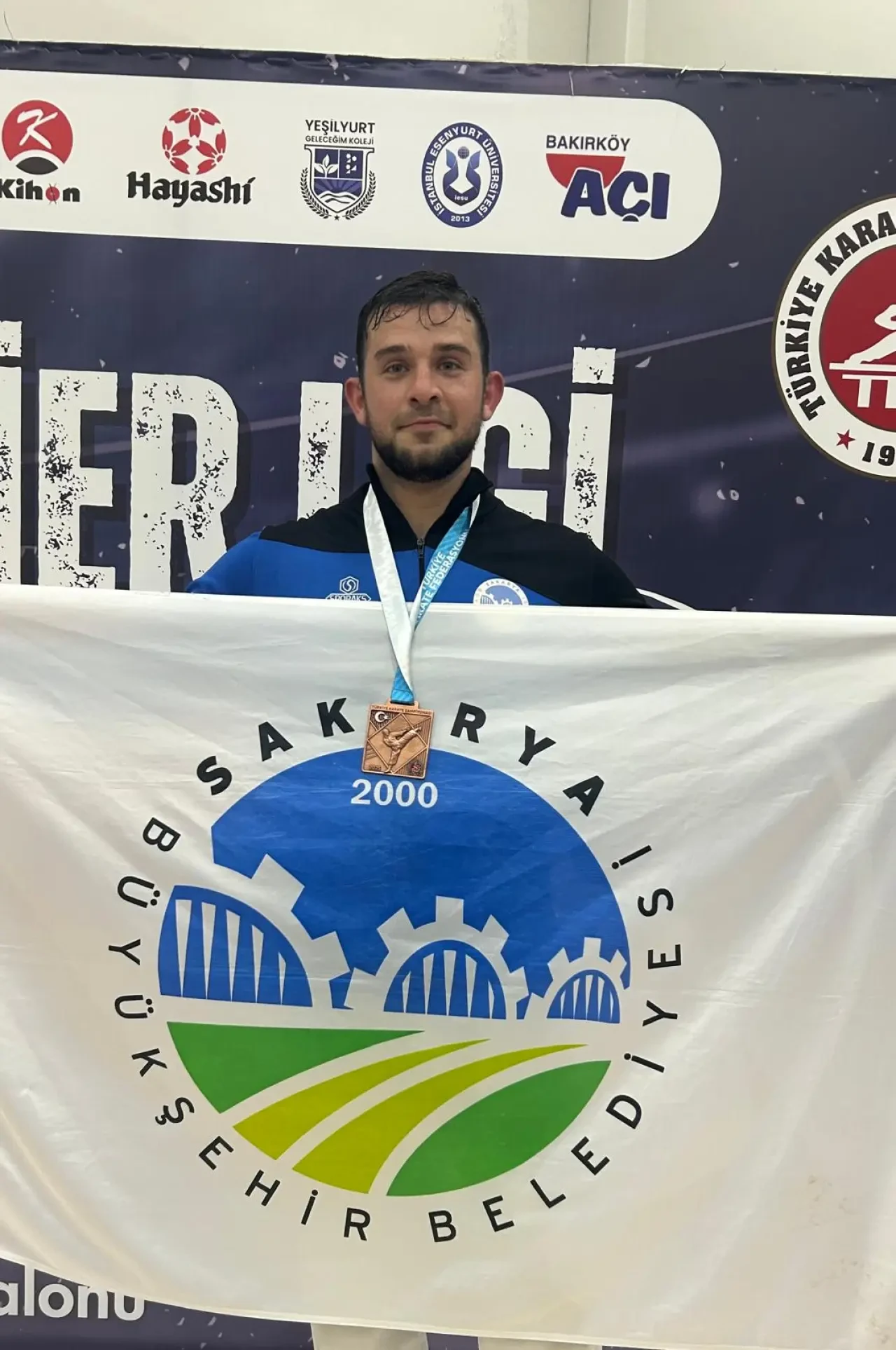 Sakarya Büyükşehirli sporculardan karate, güreş ve kano branşlarında büyük başarı 11