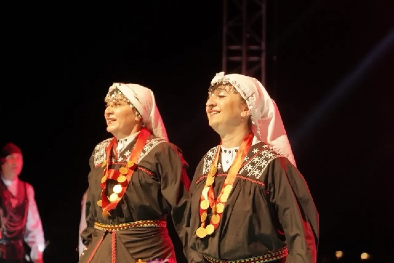 Deniz, Kum, Güneş ve Halk Oyunlarıyla Dolu Unutulmaz Bir Gece! 1