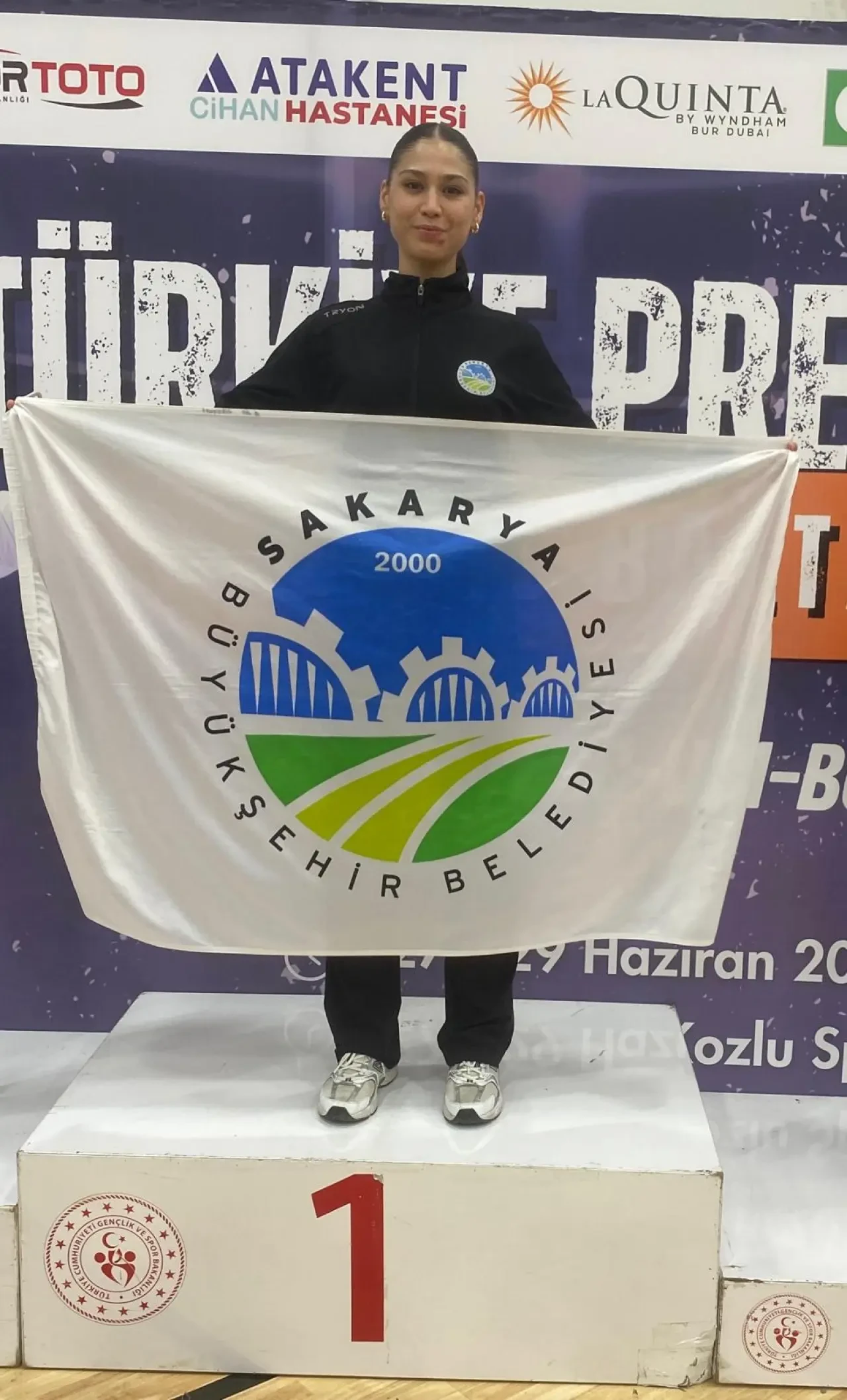 Sakarya Büyükşehirli sporculardan karate, güreş ve kano branşlarında büyük başarı 9