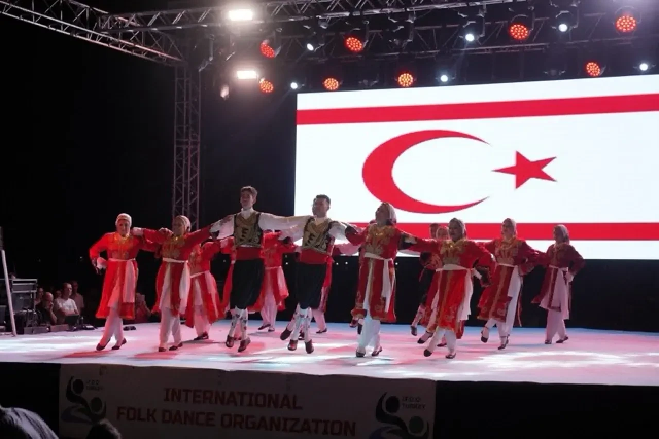 Deniz, Kum, Güneş ve Halk Oyunlarıyla Dolu Unutulmaz Bir Gece! 4